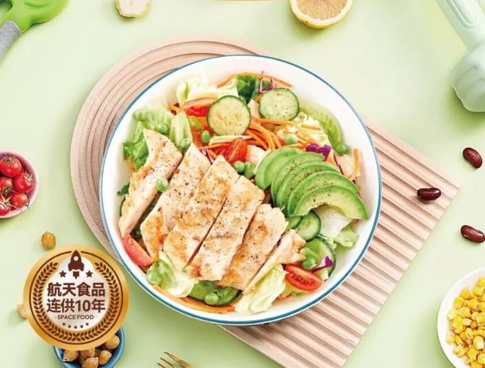 超500万次播放!“水果炸鸡”大火,恋味儿、太阳谷、优形……企业疯狂“炒CP”