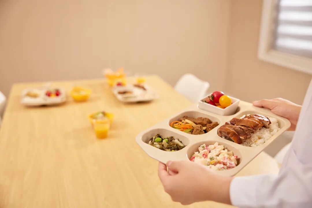 .4万亿“校园餐”保卫战打响!国家铁腕整治,“问题餐企”直接出局"