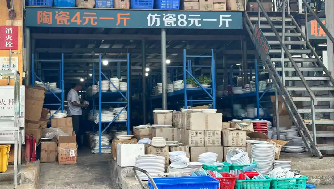 营业额暴跌50%,一批餐饮“收尸人”挣扎求生