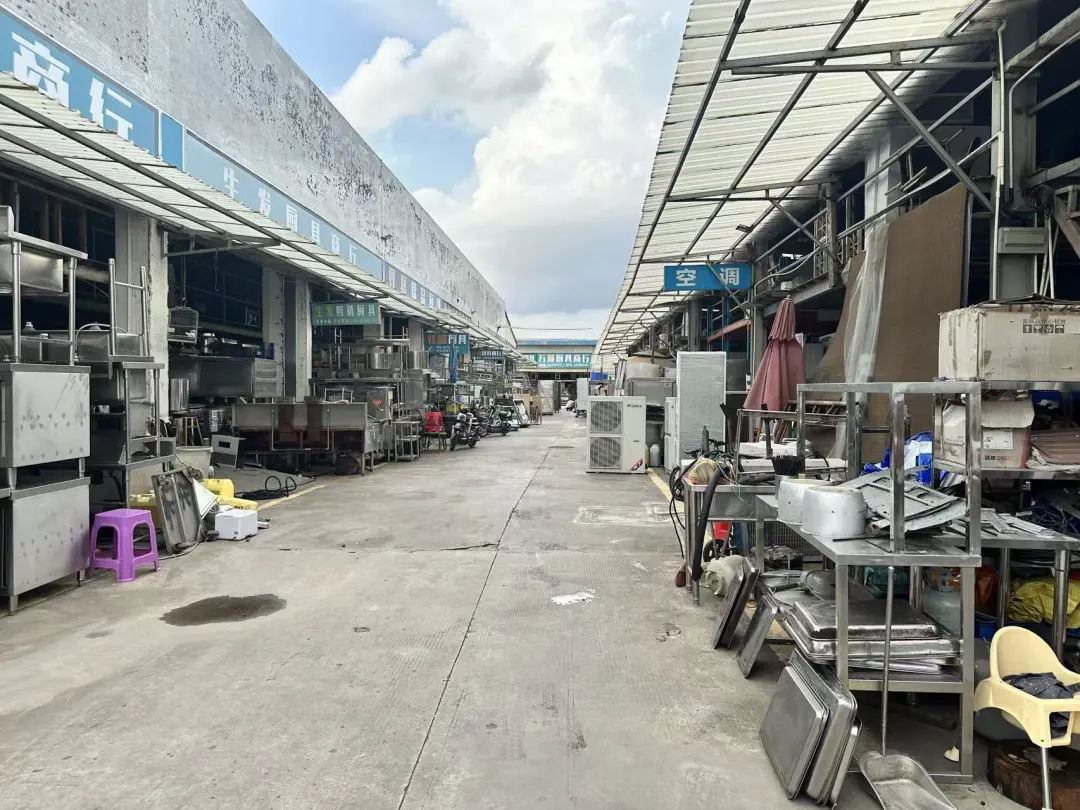 营业额暴跌50%,一批餐饮“收尸人”挣扎求生