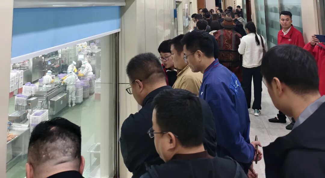 30余位团餐大佬,溯源大成食品工厂!探访匠心之源,共话团餐新篇"