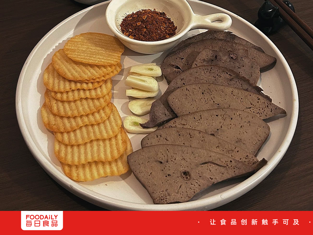 瑜伽裤糖葫芦、固体杨枝甘露，混搭美食怎么越来越“抽象”？