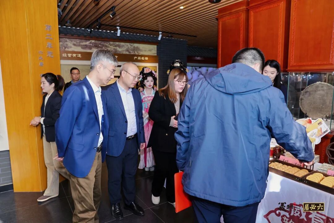 “双老字号”破圈出击!义利×六必居共创二八酱味麻酱威化新品,重塑京味零食新赛道
