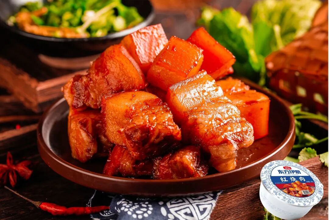 一块猪排、一碗扣肉、一张馅饼,东方伊厨如何引爆万亿餐饮新赛道?