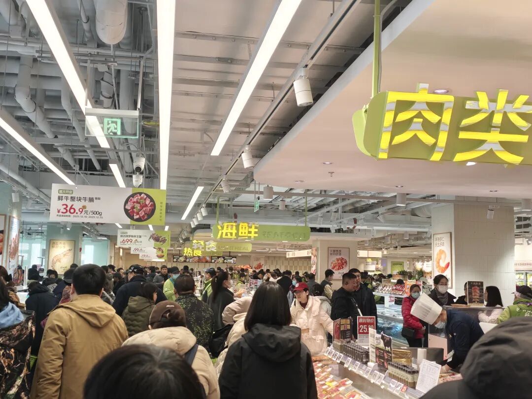 「小象超市」线下首店开业挤爆了!我们在现场看到不少亮点