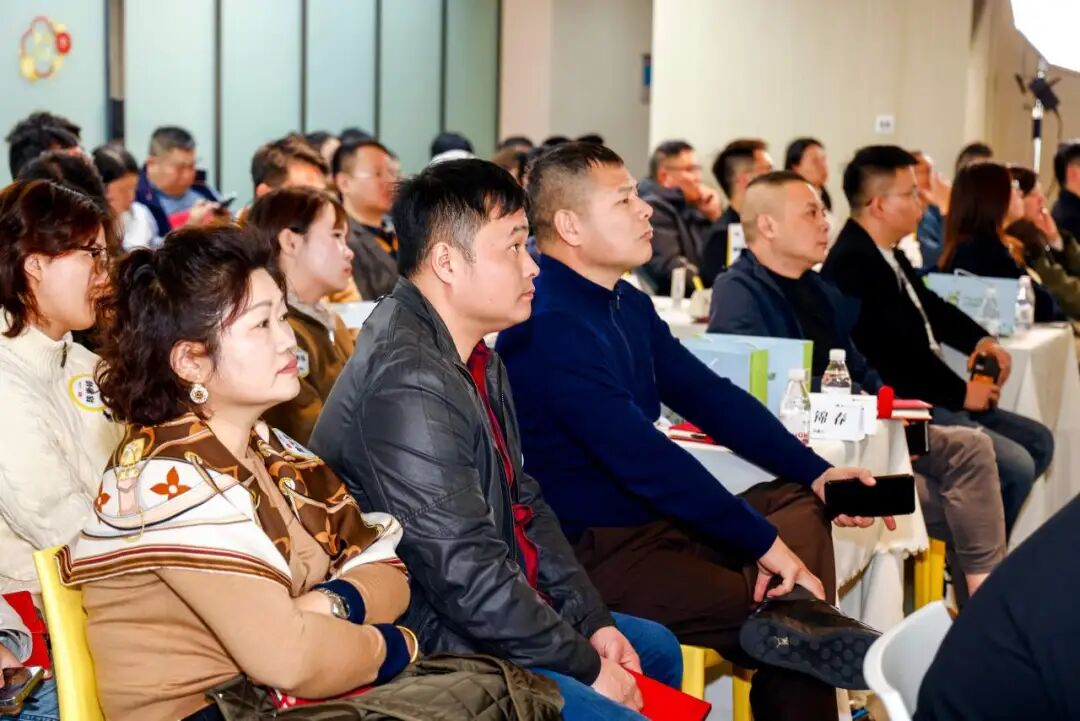 商超烘焙打暗战、清洁标签出爆款，健康烘焙进入新变局？