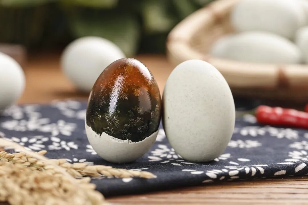 皮蛋攻占零食界：一场“黑色风暴”的社交狂欢