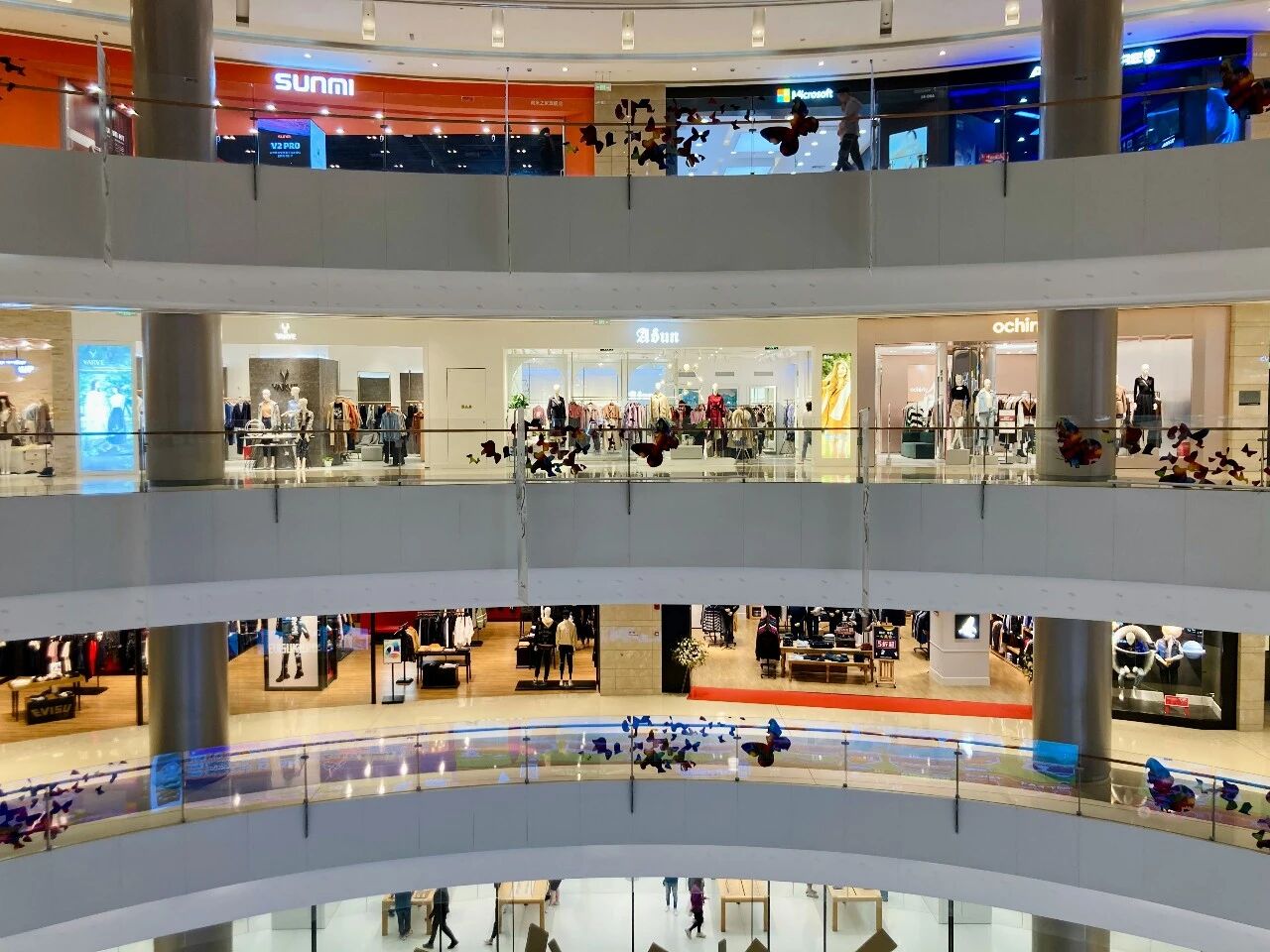 1家商场关了门，25家彻底消失：传统百货正在被自己亲手埋葬？"