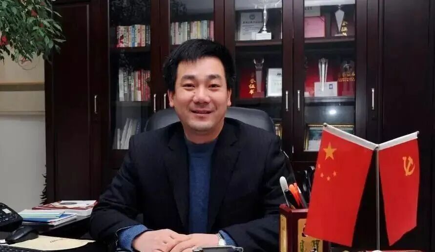 暴增300倍!工厂店意外爆火,口水娃老板接住“泼天”流量