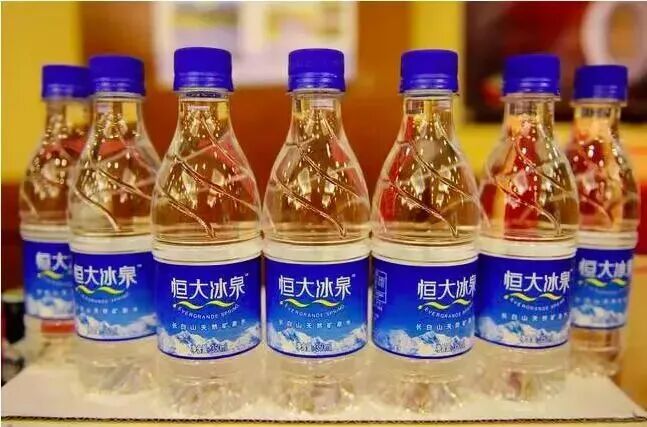 许家印被判无期！三年亏掉40亿的恒大冰泉，却在线上悄悄卖爆了！