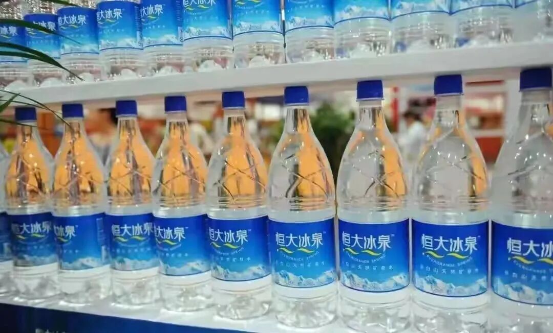 许家印被判无期！三年亏掉40亿的恒大冰泉，却在线上悄悄卖爆了！