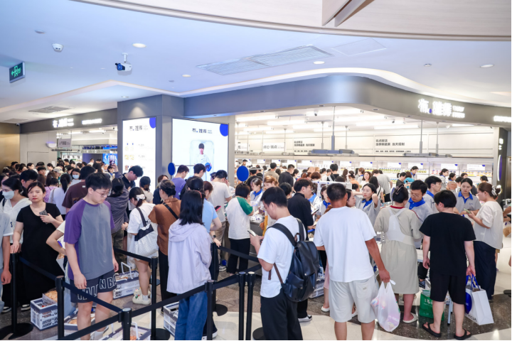 大品牌、200余款新鲜零食……全国首个新鲜零食节武汉启幕,探索品质零售新场景"