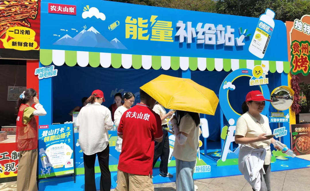 把货架搬进景区!伊利、农夫、统一、东鹏…国庆都在做这件事?