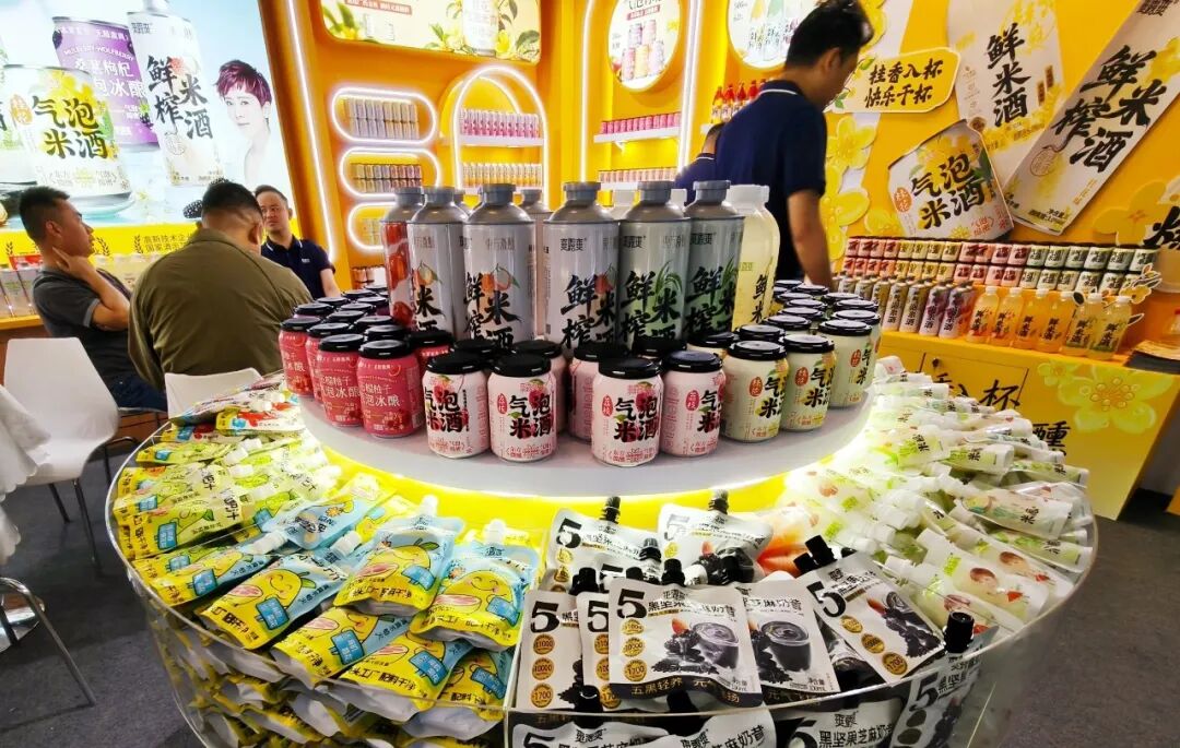 双奖加冕，爽露爽闪耀秋糖，重塑“米酒品类新坐标”！