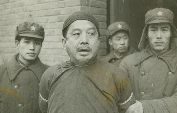 比傻子想做骗子更悲催的是傻子想做流氓
