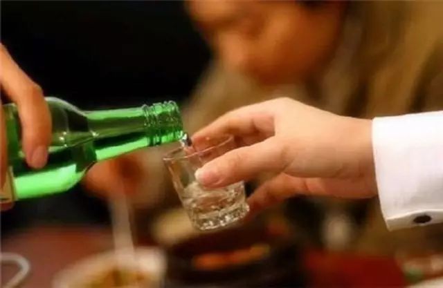 人体肝脏，一天能承受多少酒精？