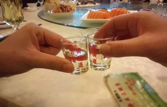 都说人生如酒,那么喝下去的到底是什么?