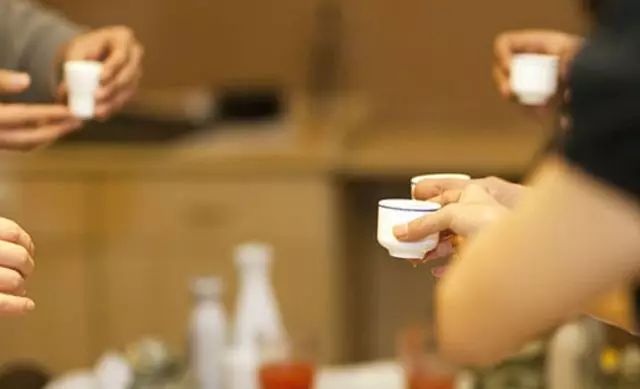 掌握这些祝酒词,让你在新年酒桌上如鱼得水