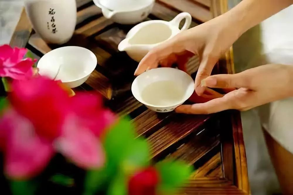 一生一世，半醒半醉