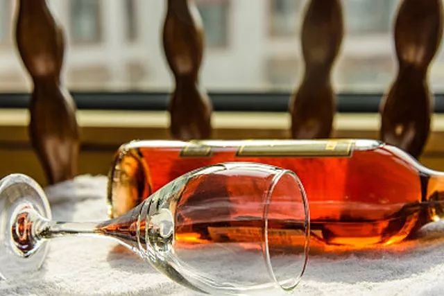 人生就像一杯酒,轻重缓急要了然于心