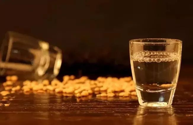 人生就像一杯酒,轻重缓急要了然于心