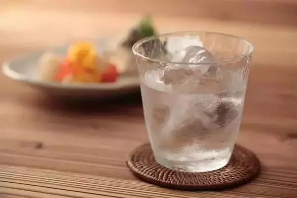 天气热了,白酒能不能冰着喝?
