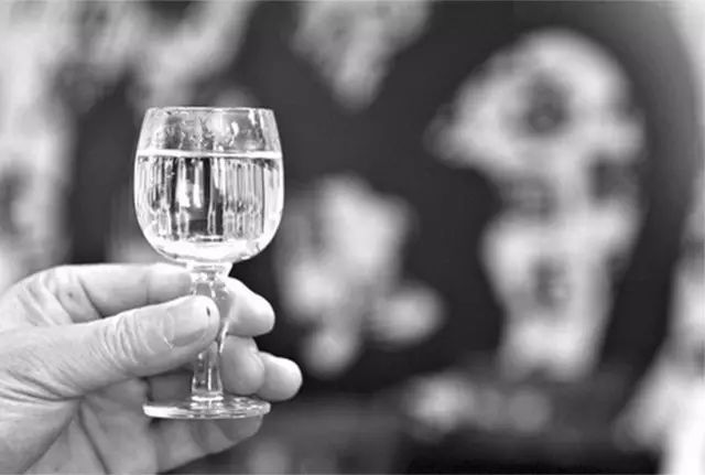 饭桌上的敬酒礼仪,小细节体现大修养