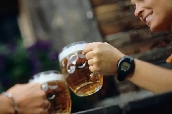 愿你每一次举杯,都能尽兴而归