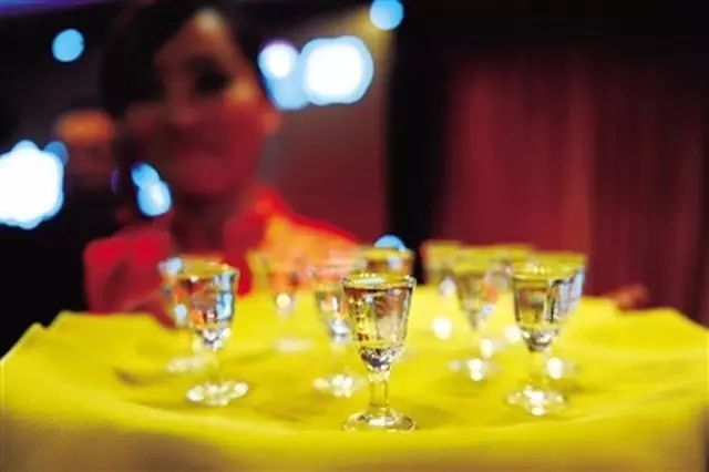 夏天为什么要喝点白酒?该怎么喝?