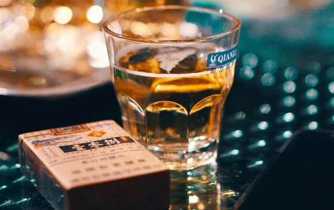 往事，就像一杯酒。