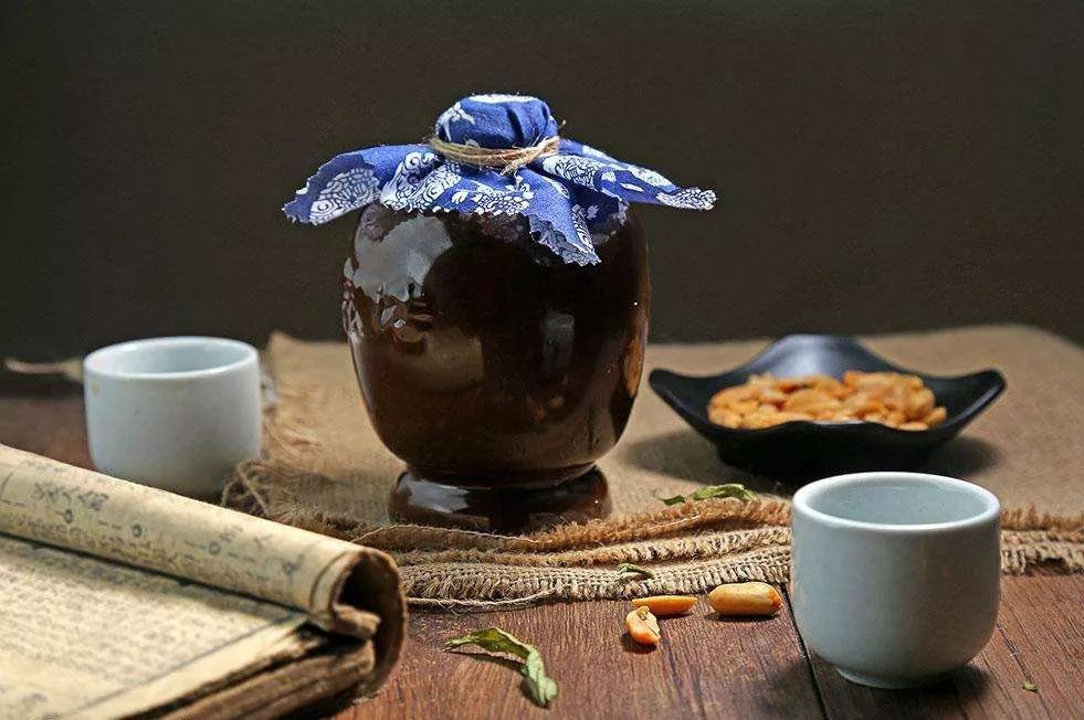 夏天为什么一定要喝点白酒？这名中医世家给出最好的解读！