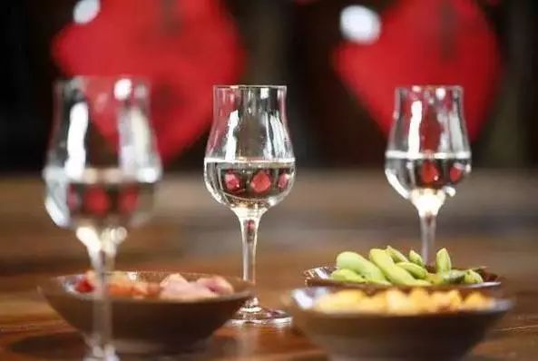 夏天为什么一定要喝点白酒?这名中医世家给出最好的解读!
