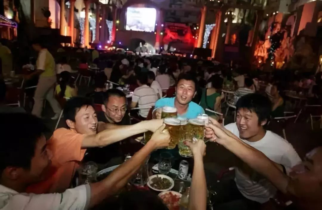天气这么热，只想和你喝杯酒！