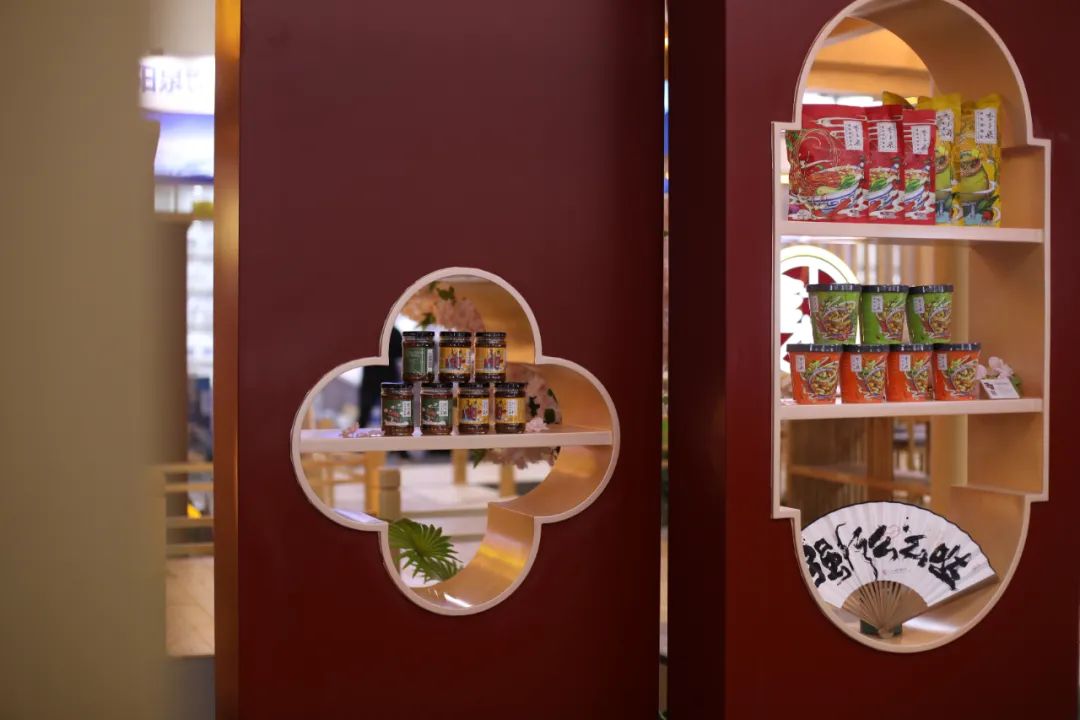 李子柒品牌亮相春糖,龙舟飘香粽国风礼盒再受热捧