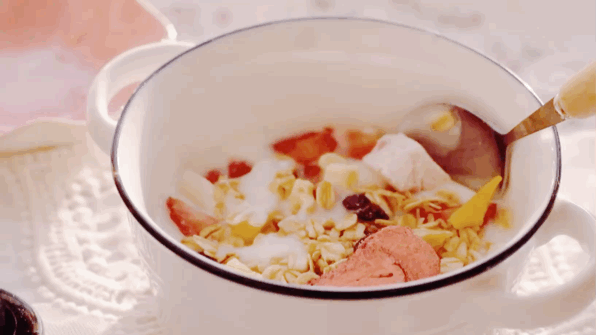 “热食”变“冷食”,燕麦片从中老年养生食品成为了年轻人的网红食品