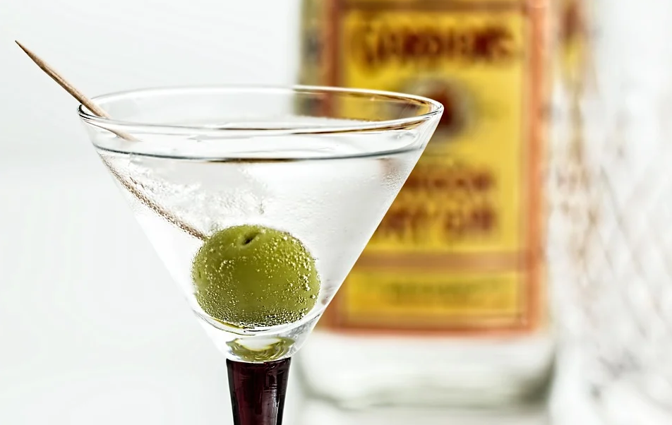 时下常见的烈酒喝法，你知道几种？