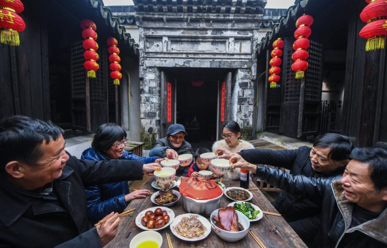 寄酒系亲情,共醉团圆年
