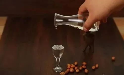 酒桌上的斟酒礼仪,快快学起来!