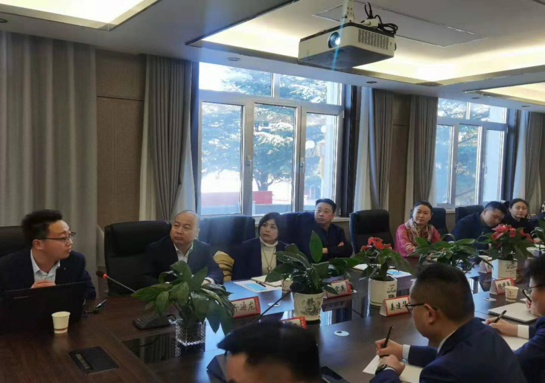 相合酒库董事长杨乔山一行走进西凤参观交流