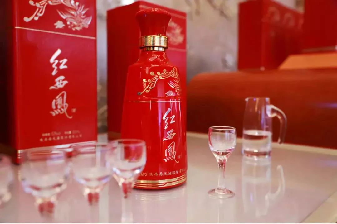 线上+线下,西凤酒立体式营销开启“牛市”春节