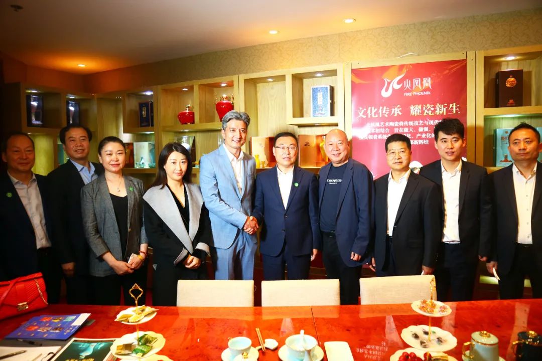两大单品首登春糖,且看国花瓷西凤酒平步青云