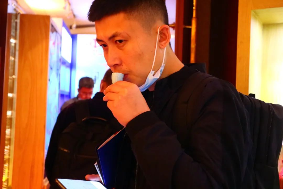 两大单品首登春糖,且看国花瓷西凤酒平步青云