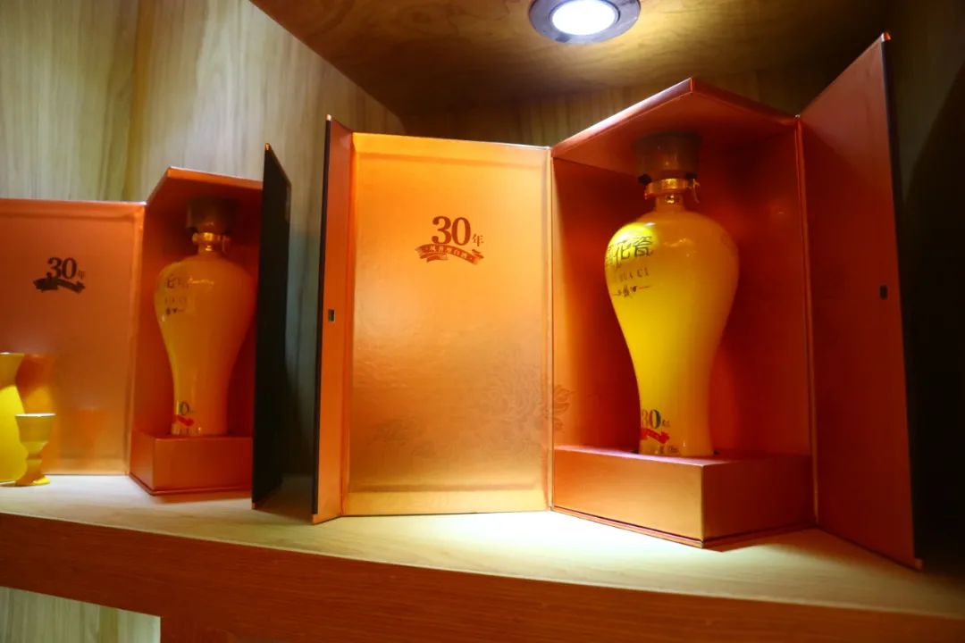 两大单品首登春糖,且看国花瓷西凤酒平步青云