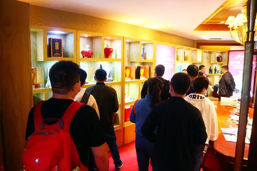 两大单品首登春糖,且看国花瓷西凤酒平步青云