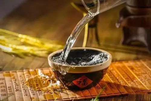 酱酒继续“爆发”,业内人士评“过犹不及”