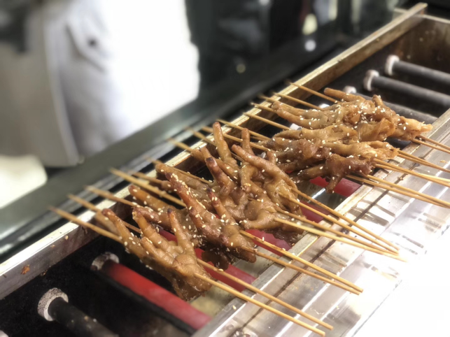 空姐副业烤鸡爪:父母打白工,还是赔了40万积蓄