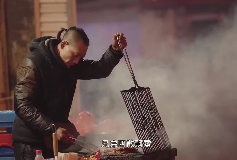 意外爆火的东北鸡架,曾是下岗工人的史诗