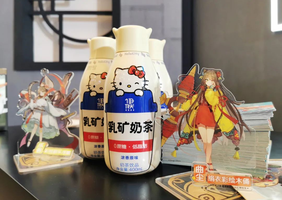 牛年就喝牛角瓶，伊利伊然吹响牛年营销号角