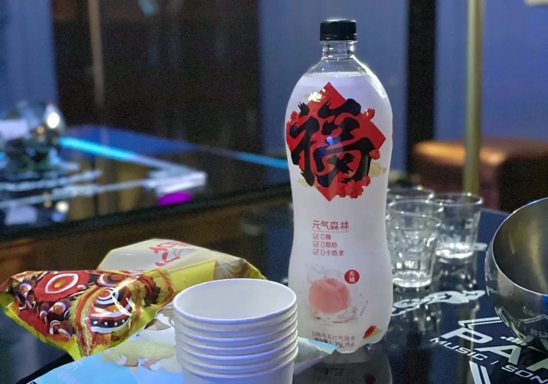 聚焦餐饮和分享场景，元气森林推出1.25L大瓶装气泡水！
