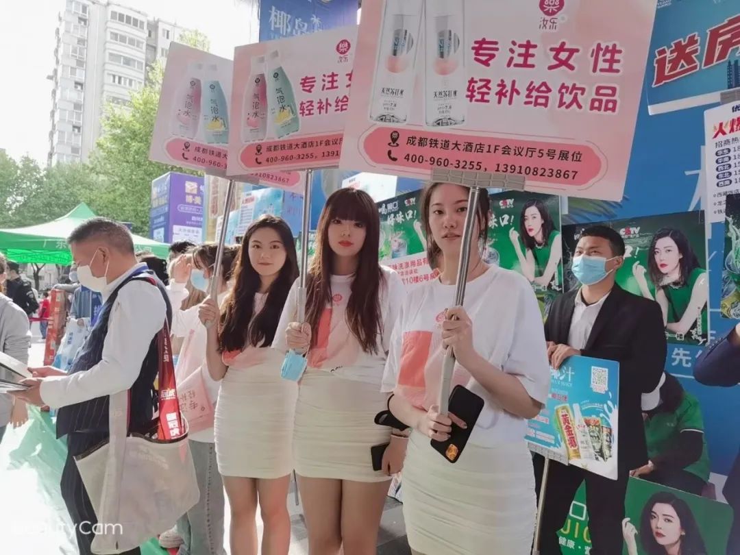 网红们借春糖抢攻线下，“水土不服”还是“降维打击”？